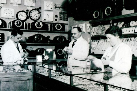 hub history 3x2