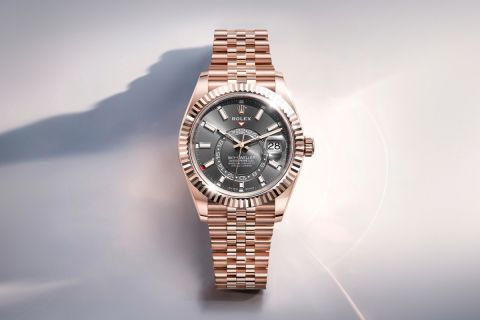 rolex-collections-keep-exploring-sky-dweller-cover-m336935-0008-landscape