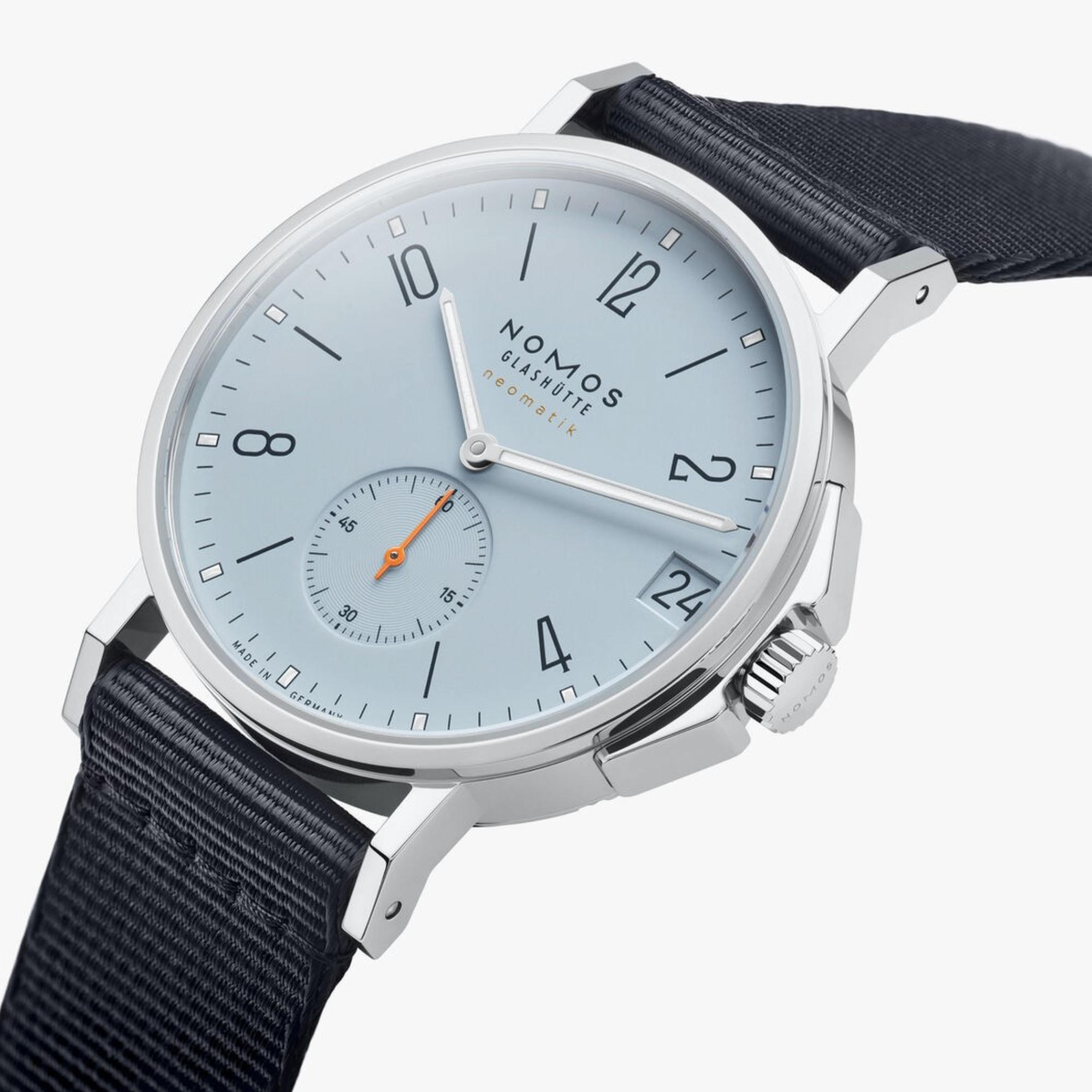 NOMOS Glashütte Ahoi neomatik 38 Datum sky (Ref: 526)