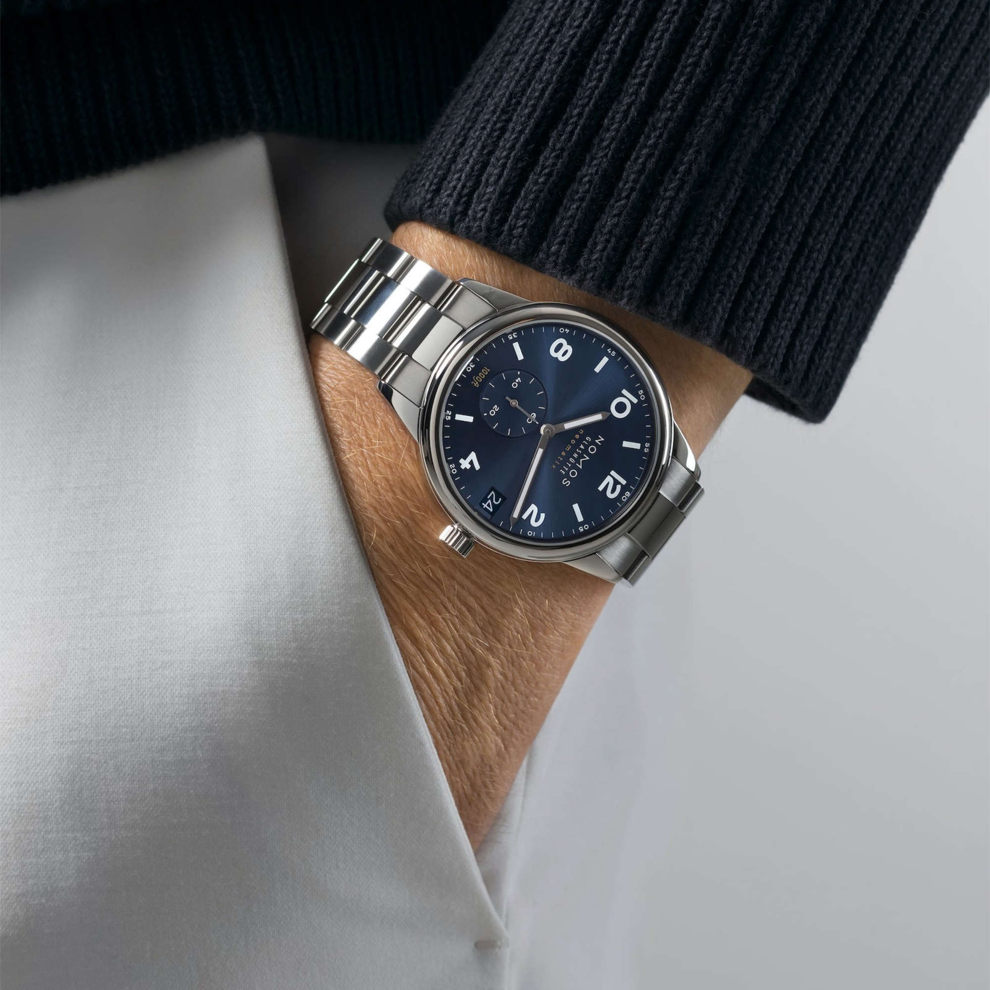 NOMOS Glashütte Club Sport neomatik 42 Datum blau (Ref: 782)