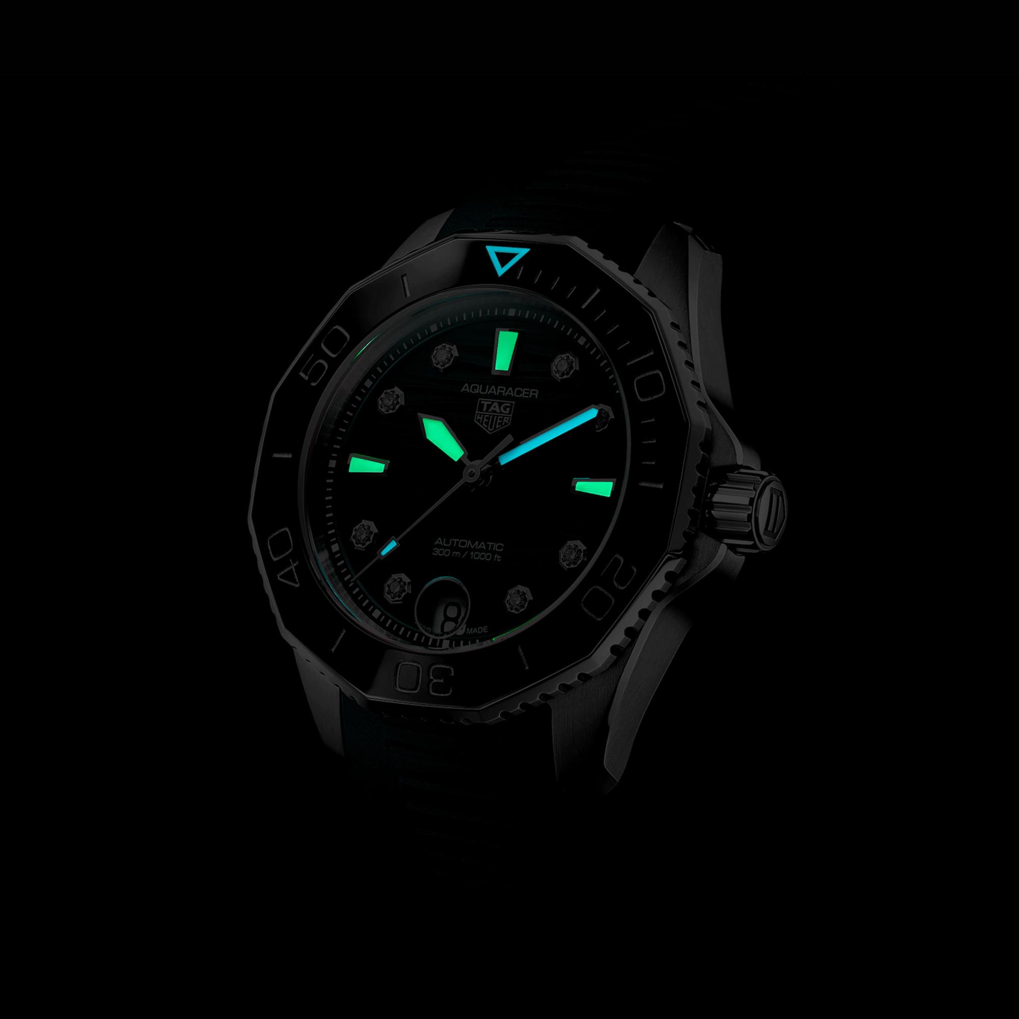 TAG Heuer Aquaracer Professional 300 Date (Ref: WBP231G.FT6226)