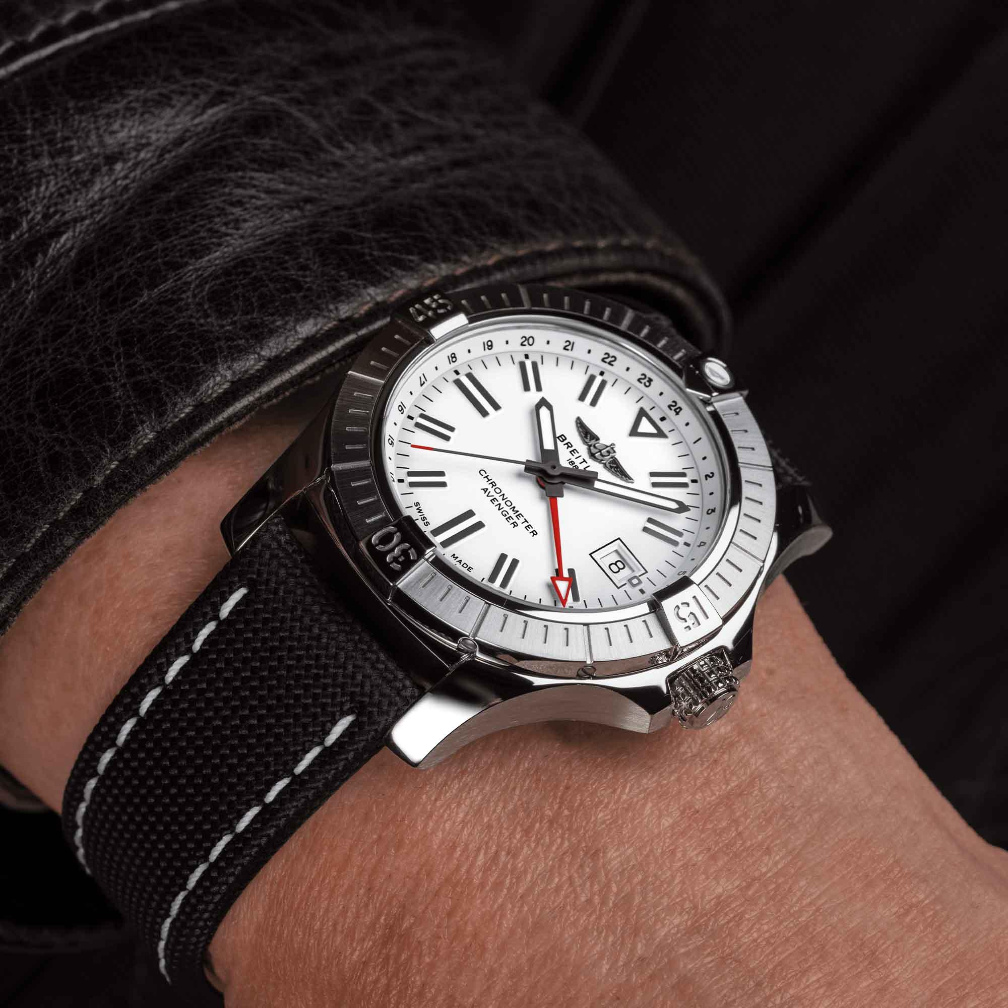 Breitling Avenger Automatic GMT 43 (Ref: A32397101A1X1)