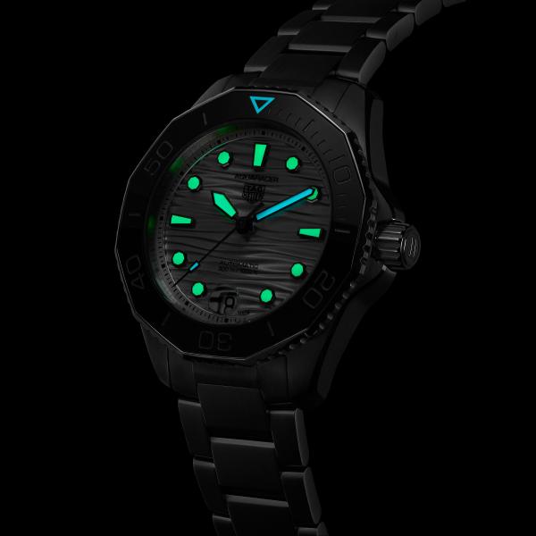 TAG Heuer TAG HEUER AQUARACER PROFESSIONAL 300 DATE (Ref: WBP231C.BA0626)