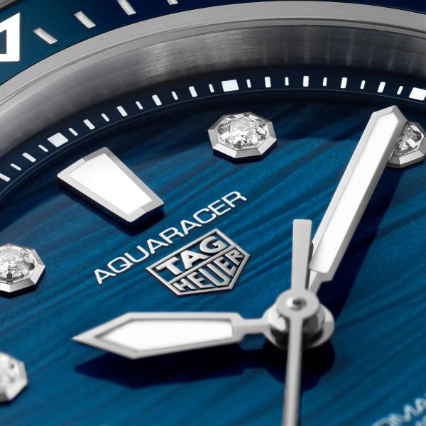 TAG Heuer TAG HEUER AQUARACER PROFESSIONAL 300 DATE (Ref: WBP231B.BA0618)