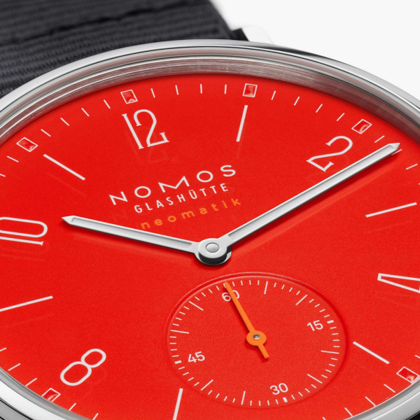 NOMOS Glashütte Ahoi neomatik signalrot (Ref: 563)
