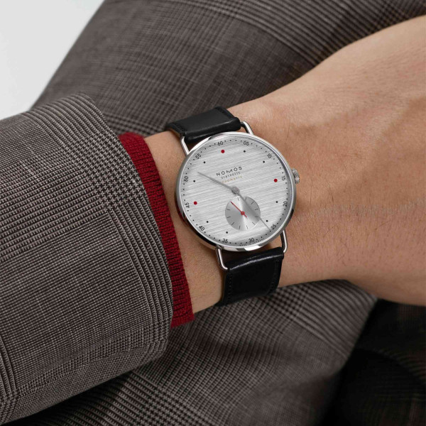 NOMOS Glashütte Metro neomatik 39 silvercut (Ref: 1114)