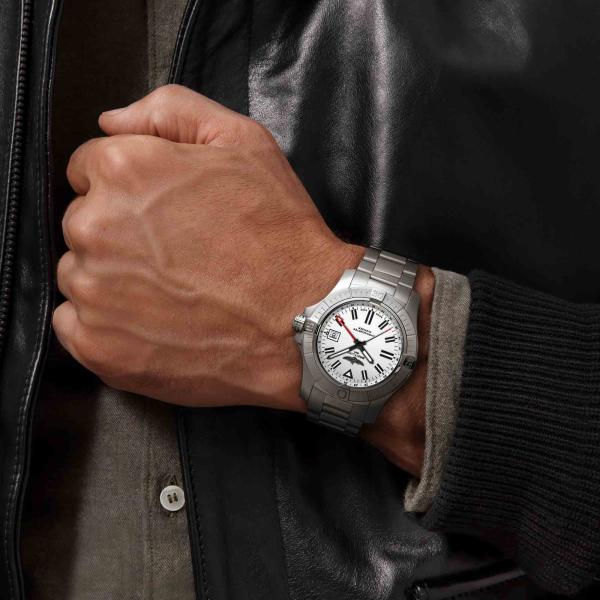 Breitling Avenger Automatic GMT 43 (Ref: A32397101A1A1)