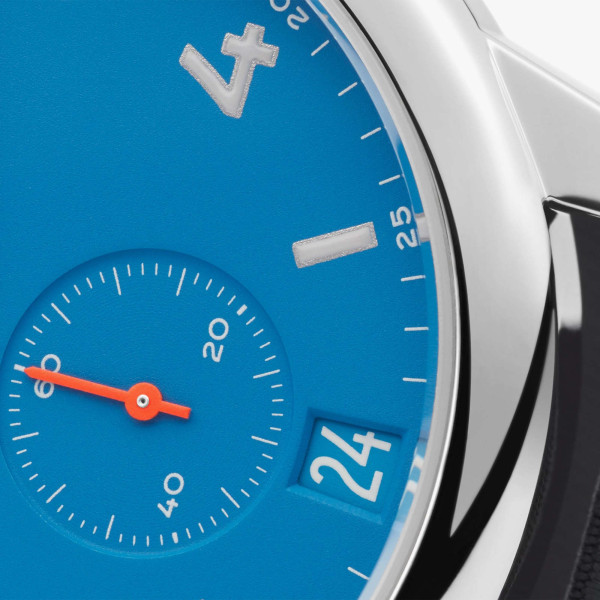 NOMOS Glashütte Club Automat Datum signalblau (Ref: 777)