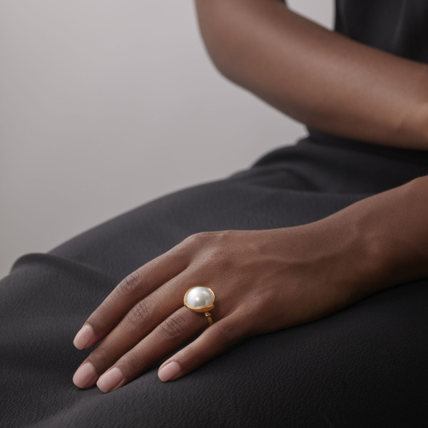 Ole Lynggaard Copenhagen Lotus Ring Pearl, large (Ref: A2755-403)