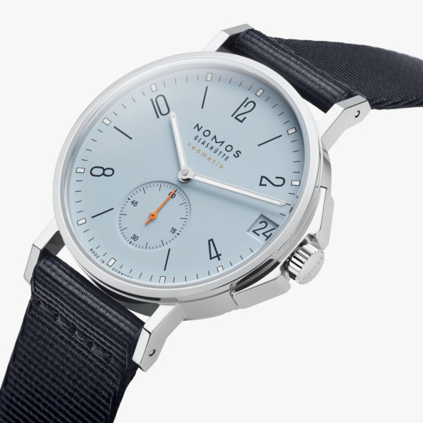 NOMOS Glashütte Ahoi neomatik 38 Datum sky (Ref: 516)