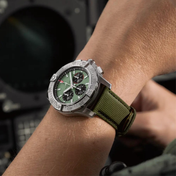 Breitling Avenger B01 Chronograph 44 (Ref: AB0147101L1X1)