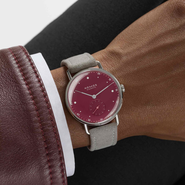 NOMOS Glashütte Metro 33 muted red (Ref: 1123.SB)