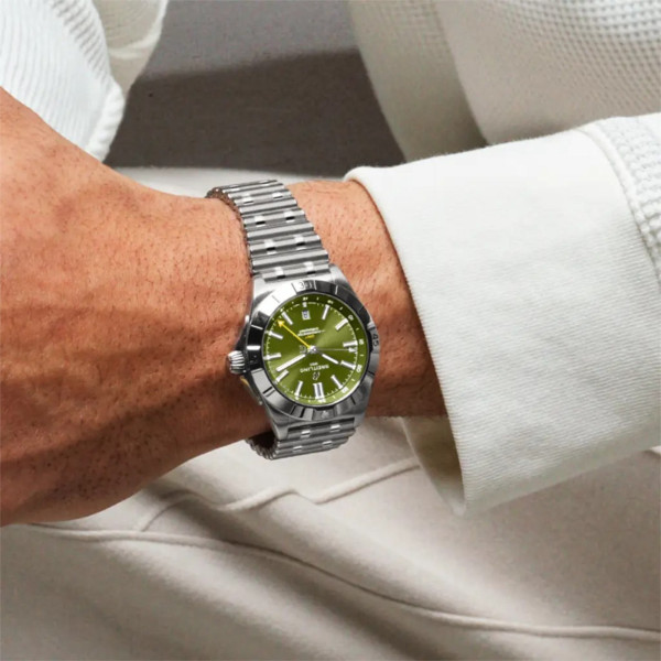 Breitling Chronomat Automatic GMT 40 Giannis Antetokounmpo (Ref: A32398A11L1A1)