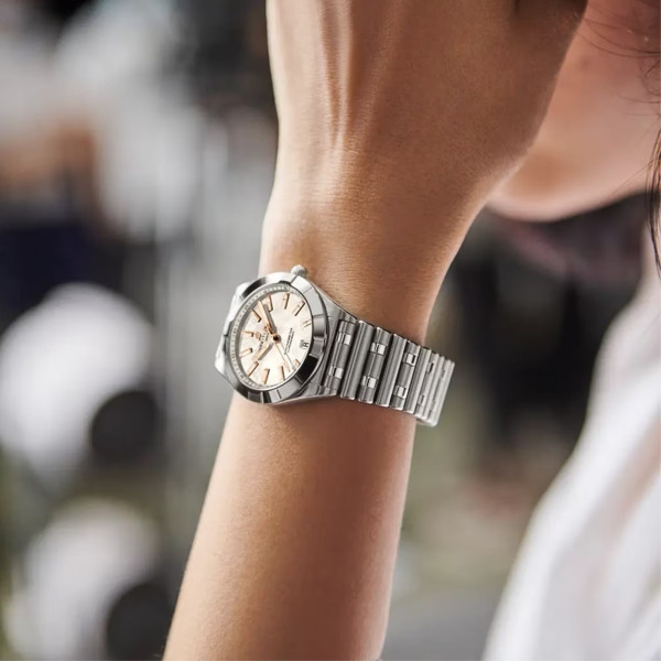 Breitling Chronomat 32 (Ref: A77310101A4A1)
