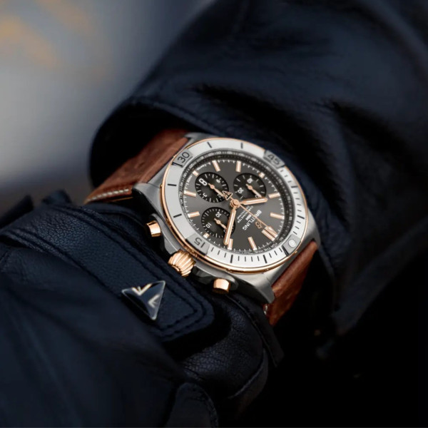 Breitling Chronomat B01 42 Triumph (Ref: TB0134101M1X1)