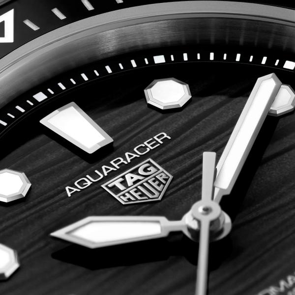 TAG Heuer TAG HEUER AQUARACER PROFESSIONAL 300 DATE (Ref: WBP231D.BA0626)