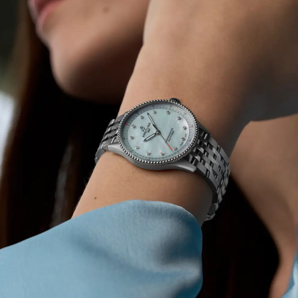 Breitling Navitimer 32 (Ref: A77320171C1A1)