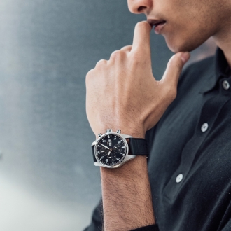 FY26 PILOT WRIST SHOT IW388116 9x16 2