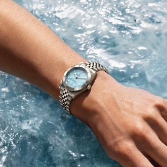 TUDOR NP25 BlackBay54 LagoonBlue Lifestyle 14