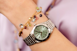 2022 Shooting Ready To Wear Damenuhr Kachel 3