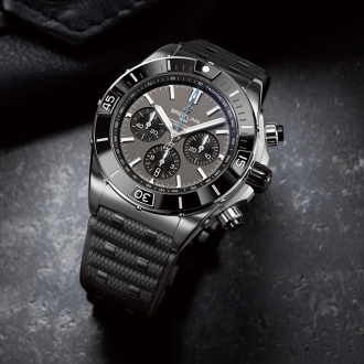 1x1 BR-SuperChronomat-B01-44-Titanium-StillLife RVB
