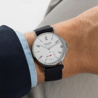 3 3 NOMOSGlashuette 0525 Ahoi neomatik 38 date 1080x1350px