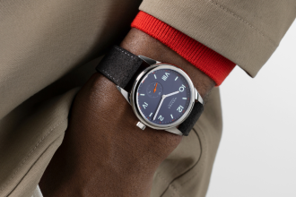 2023 NOMOS Glashütte Club Kachel quer