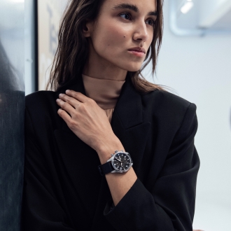 FY26 PILOT WRIST SHOT IW388116 4x5 3