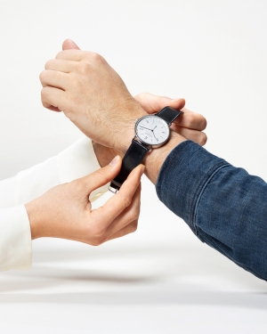 Nomos_Mega Menu_Geschenkefinder Uhr_Desktop