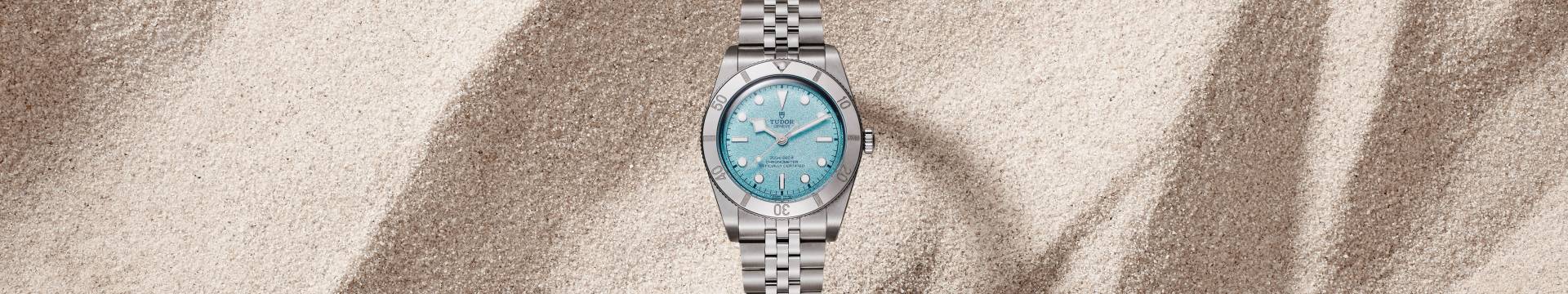 TUDOR_NP25_BlackBay54_LagoonBlue_Lifestyle_3