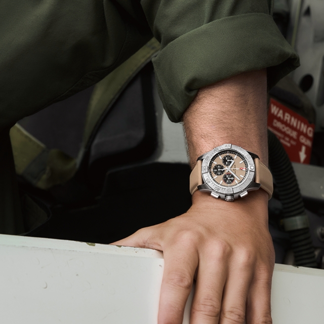 2023_Breitling_Avenger_Chrono 44_Kachel_9