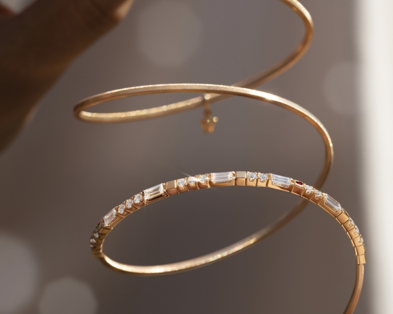 Sperrvermerk 20.03.2025_Armband UMARME MICH. Baguette-Zauber_am Model 2