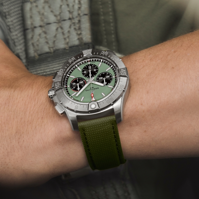 2023_Breitling_Avenger_Chrono 44_Kachel_12