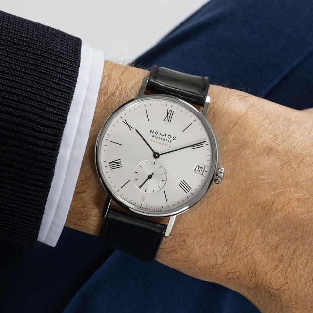 2024_NOMOS_Ludwig_neomatik_41_Datum_75_Jahre_GG_Kachel_6