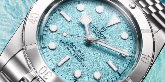 TUDOR_NP25_BlackBay54_LagoonBlue_Lifestyle_2